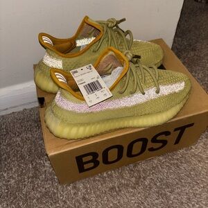 Adidas Yeezy Boost 350 V2 Box